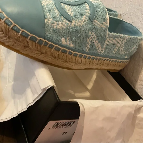 CHANEL Espadrilles New in Box - Picture 4 of 6